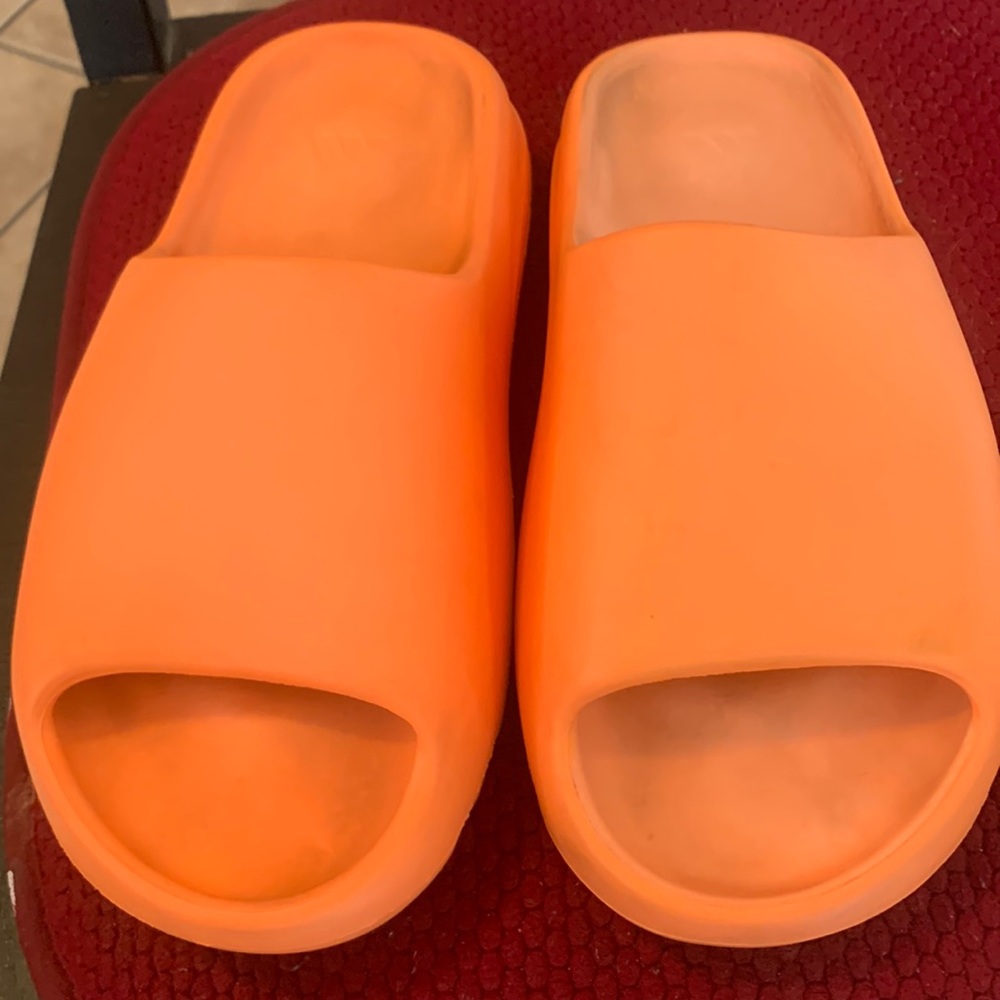 Yeezy Enflame Orange Women size 8 slides